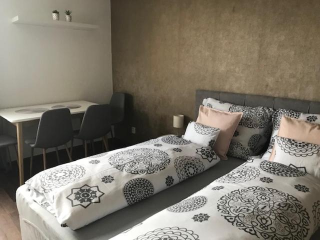Apartman Innova Злин Экстерьер фото